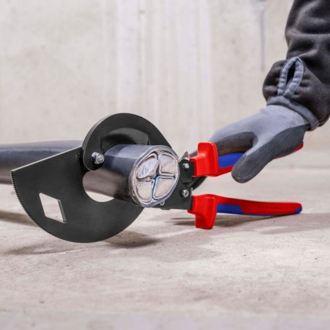 3 Stage Drive Ratcheting Cable Cutter | KNIPEX Tools