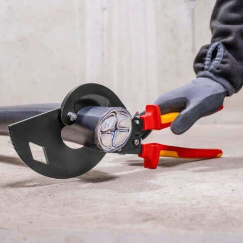 3 Stage Ratcheting Drive Cable Cutter-1000V Insulated | KNIPEX Tools
